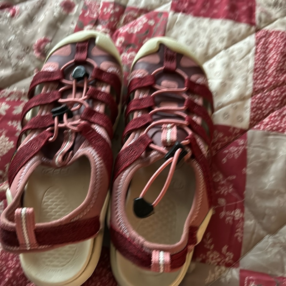 Keen hiking sandals worn 1 x